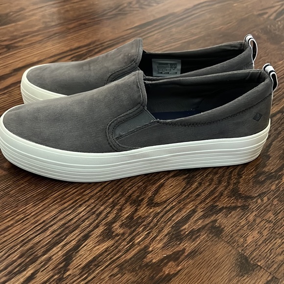 NIB-Sperry crest platform top-sider - Picture 3 of 7